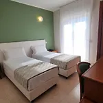 Easy Hotel 3*