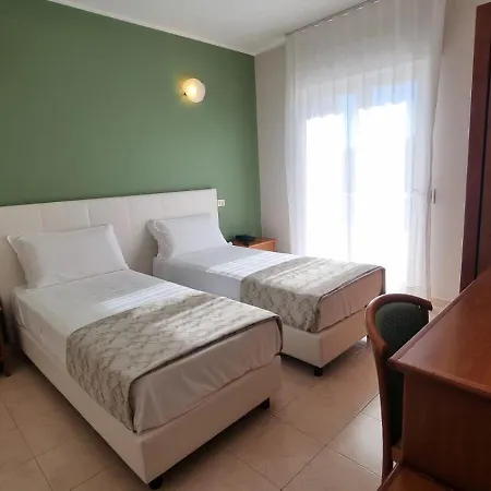 Easy Hotel 3*